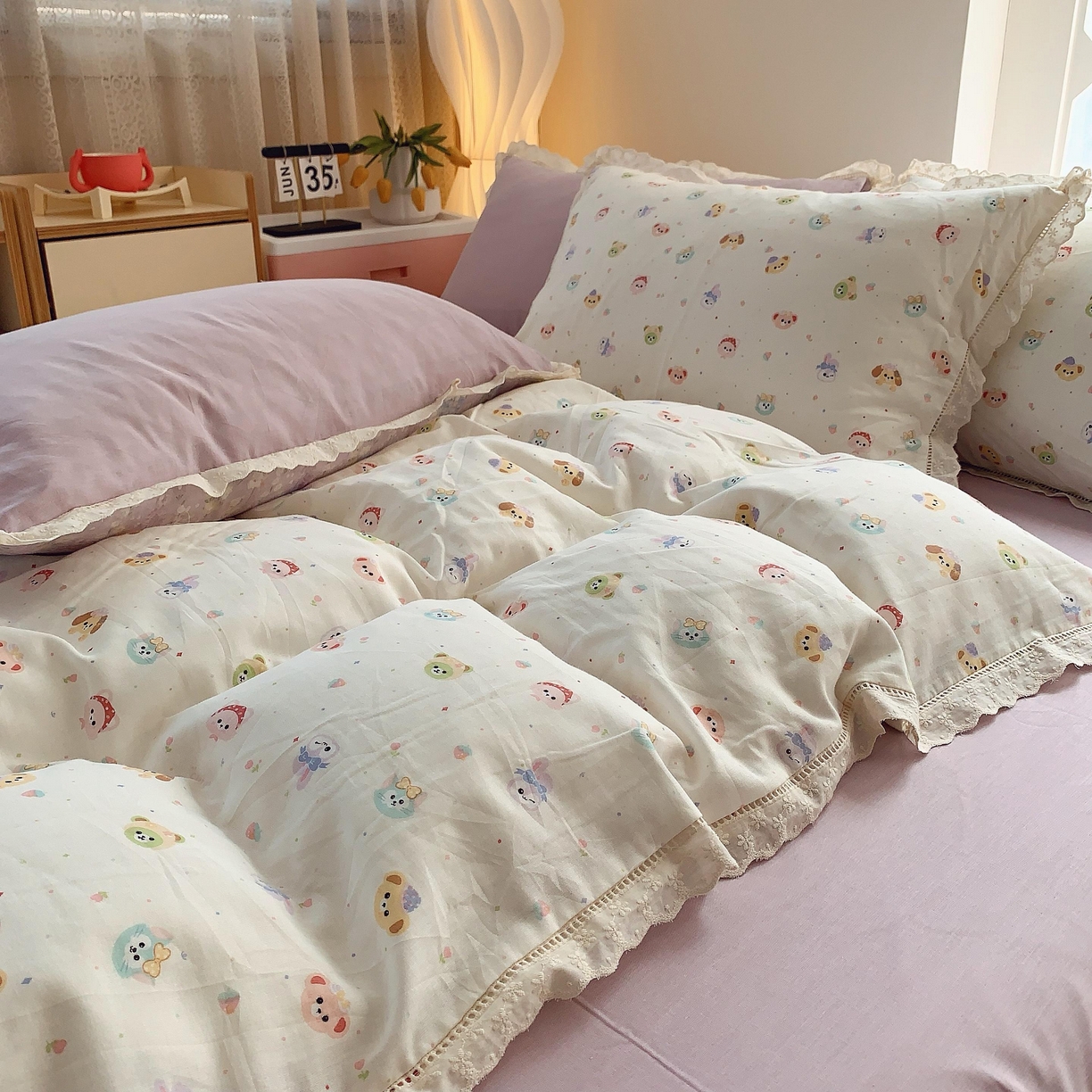 91家纺网 家纺一手货源 找家纺 莱豫家纺 2025春夏新款双层纱花边四件套 涂鸦乐园