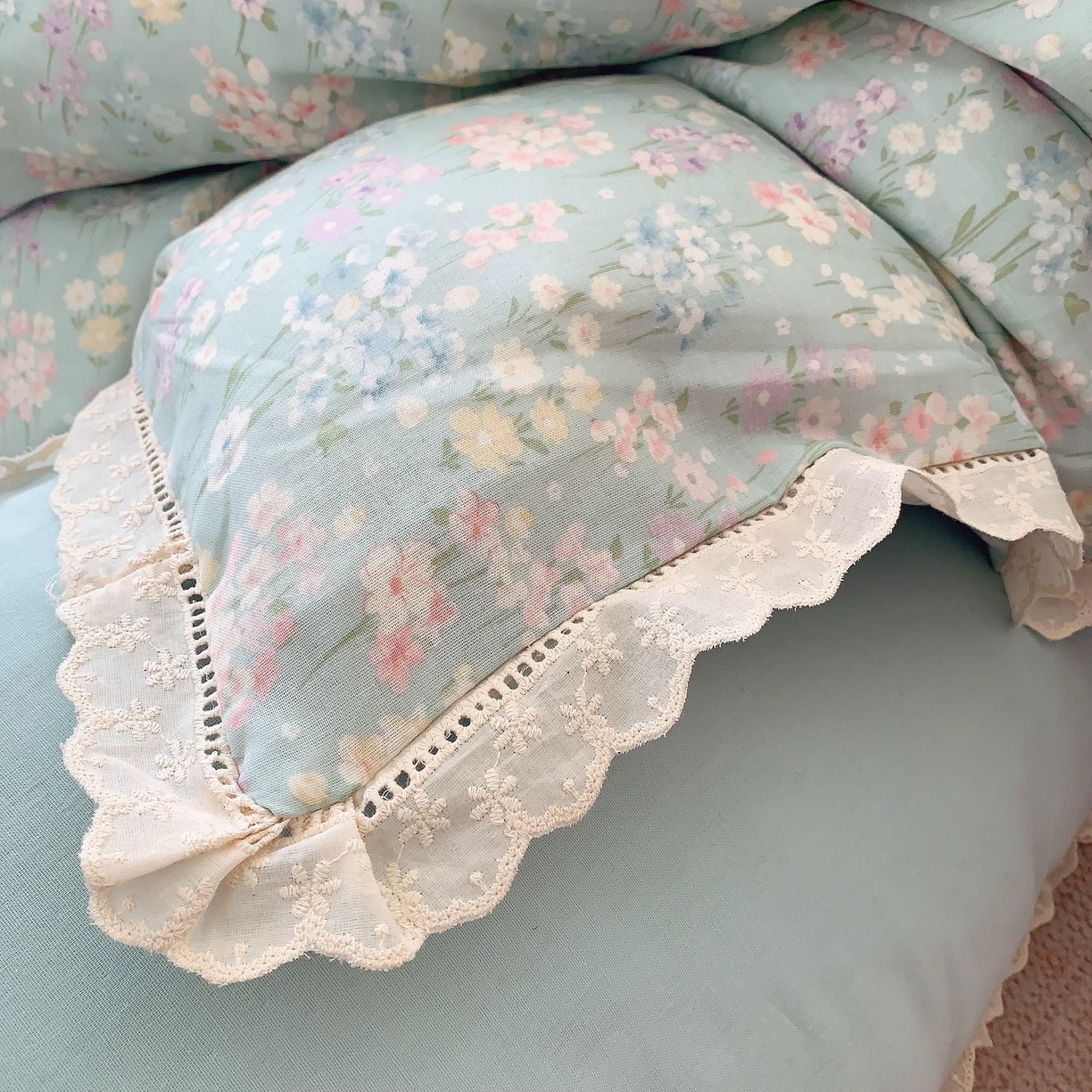 91家纺网 家纺一手货源 找家纺 莱豫家纺 2025春夏新款双层纱花边四件套 花海恋人绿