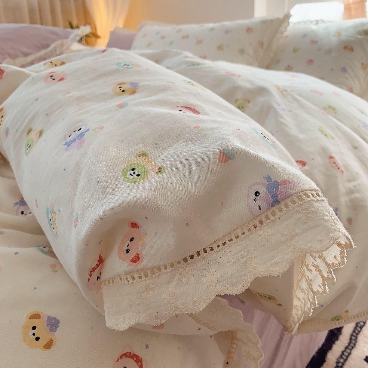 91家纺网 家纺一手货源 找家纺 莱豫家纺 2025春夏新款双层纱花边四件套 涂鸦乐园