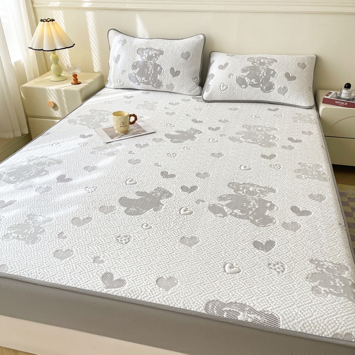 91家纺网 家纺一手货源 找家纺 LIFE.丽芙 2025春夏季新品A类针织提花冰凉豆豆凉感软席床笠三件套加厚冰丝凉席床罩单件（450克）-风格一 熊世界-灰