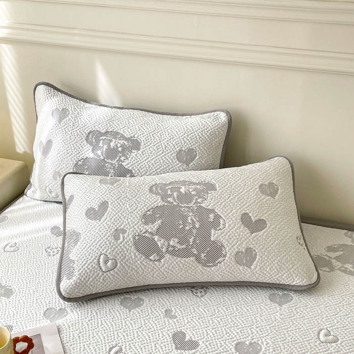 91家纺网 家纺一手货源 找家纺 LIFE.丽芙 2025春夏季新品A类针织提花冰凉豆豆凉感软席床笠三件套加厚冰丝凉席床罩单件（450克）-风格一 熊世界-灰