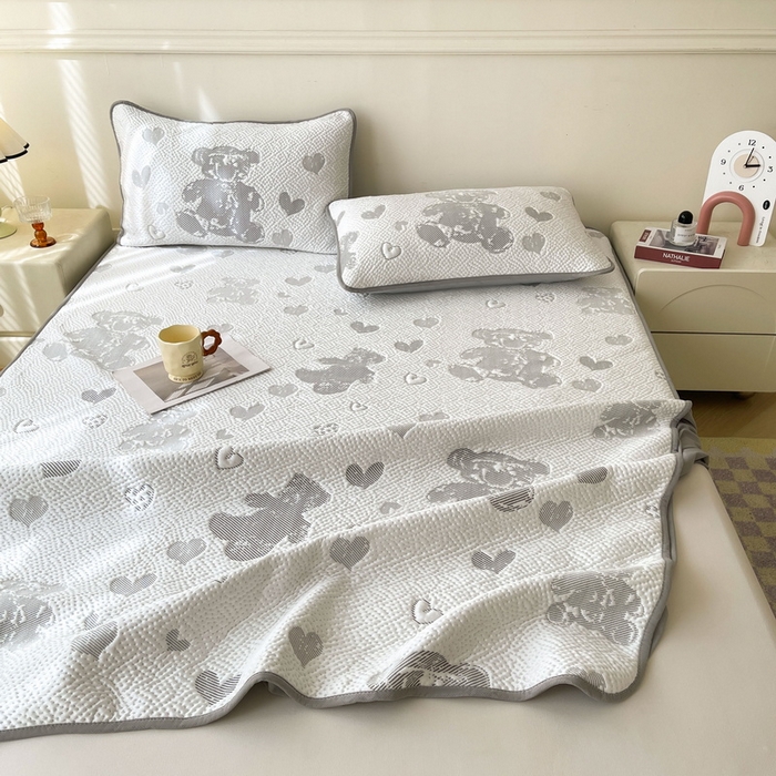 91家纺网 家纺一手货源 找家纺 LIFE.丽芙 2025春夏季新品A类针织提花冰凉豆豆凉感软席床笠三件套加厚冰丝凉席床罩单件（450克）-风格一 熊世界-灰