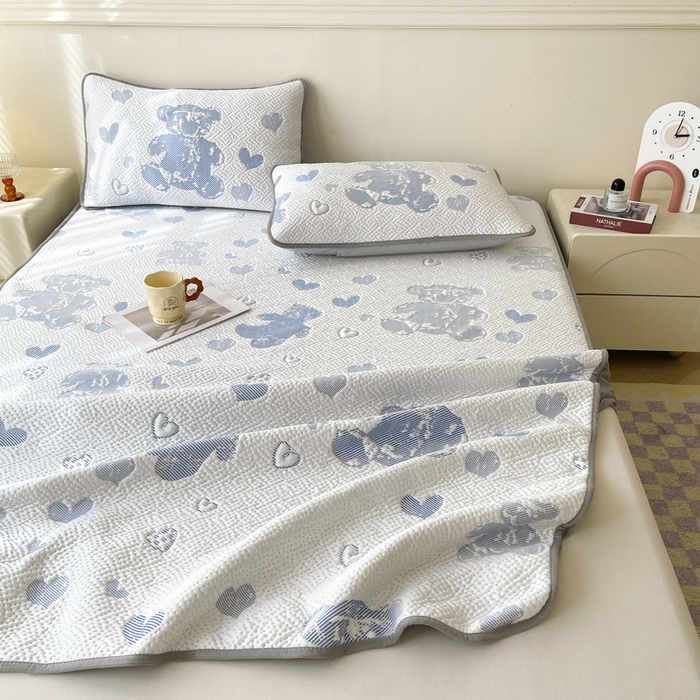 91家纺网 家纺一手货源 找家纺 LIFE.丽芙 2025春夏季新品A类针织提花冰凉豆豆凉感软席床笠三件套加厚冰丝凉席床罩单件（450克）-风格一 熊世界-海蓝
