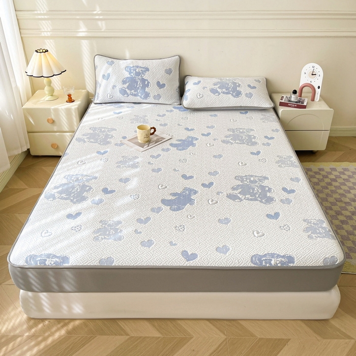 91家纺网 家纺一手货源 找家纺 LIFE.丽芙 2025春夏季新品A类针织提花冰凉豆豆凉感软席床笠三件套加厚冰丝凉席床罩单件（450克）-风格一 熊世界-海蓝