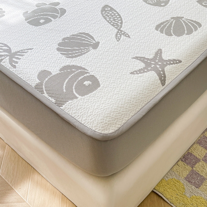 91家纺网 家纺一手货源 找家纺 LIFE.丽芙 2025春夏季新品A类针织提花冰凉豆豆凉感软席床笠三件套加厚冰丝凉席床罩单件（450克）-风格一 海底世界-灰