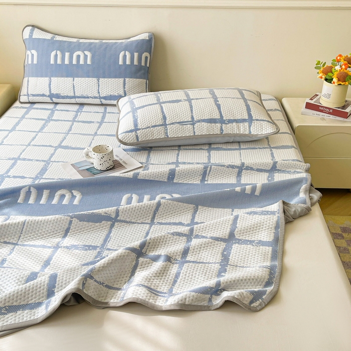 91家纺网 家纺一手货源 找家纺 LIFE.丽芙 2025春夏季新品A类针织提花冰凉豆豆凉感软席床笠三件套加厚冰丝凉席床罩单件（450克）-风格一 几何字母-海蓝