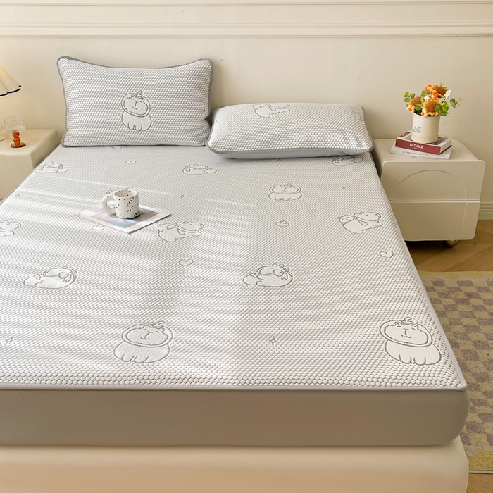 91家纺网 家纺一手货源 找家纺 LIFE.丽芙 2025春夏季新品A类针织提花冰凉豆豆凉感软席床笠三件套加厚冰丝凉席床罩单件（450克）-风格一 卡皮巴拉-灰