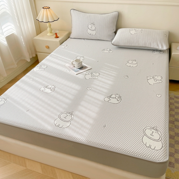 91家纺网 家纺一手货源 找家纺 LIFE.丽芙 2025春夏季新品A类针织提花冰凉豆豆凉感软席床笠三件套加厚冰丝凉席床罩单件（450克）-风格一 卡皮巴拉-灰