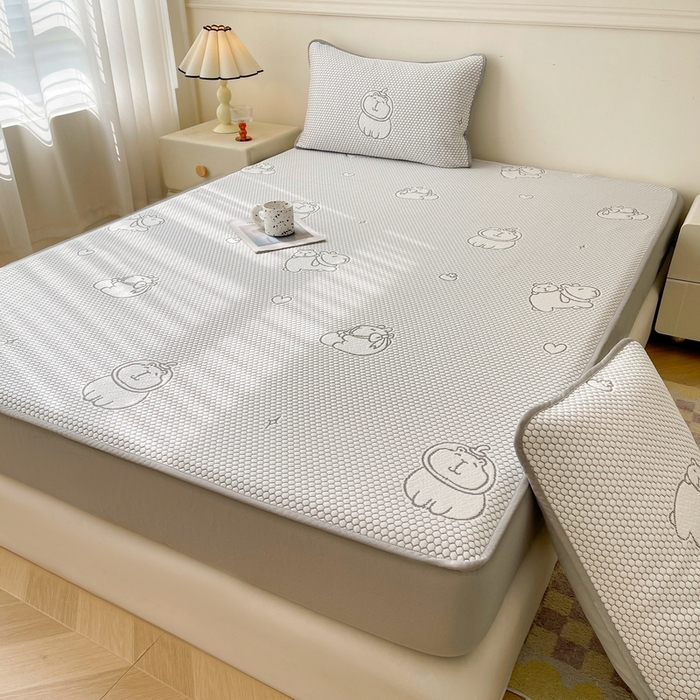 91家纺网 家纺一手货源 找家纺 LIFE.丽芙 2025春夏季新品A类针织提花冰凉豆豆凉感软席床笠三件套加厚冰丝凉席床罩单件（450克）-风格一 卡皮巴拉-灰