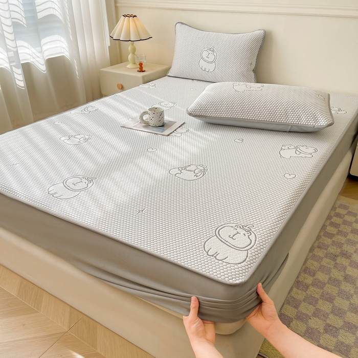 91家纺网 家纺一手货源 找家纺 LIFE.丽芙 2025春夏季新品A类针织提花冰凉豆豆凉感软席床笠三件套加厚冰丝凉席床罩单件（450克）-风格一 卡皮巴拉-灰