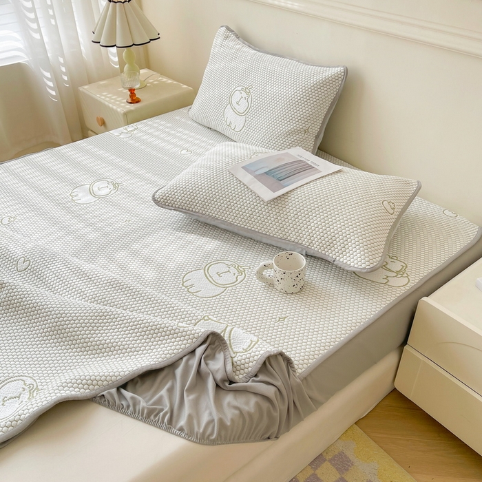 91家纺网 家纺一手货源 找家纺 LIFE.丽芙 2025春夏季新品A类针织提花冰凉豆豆凉感软席床笠三件套加厚冰丝凉席床罩单件（450克）-风格一 卡皮巴拉-绿