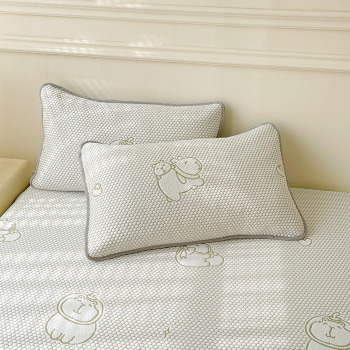 91家纺网 家纺一手货源 找家纺 LIFE.丽芙 2025春夏季新品A类针织提花冰凉豆豆凉感软席床笠三件套加厚冰丝凉席床罩单件（450克）-风格一 卡皮巴拉-绿