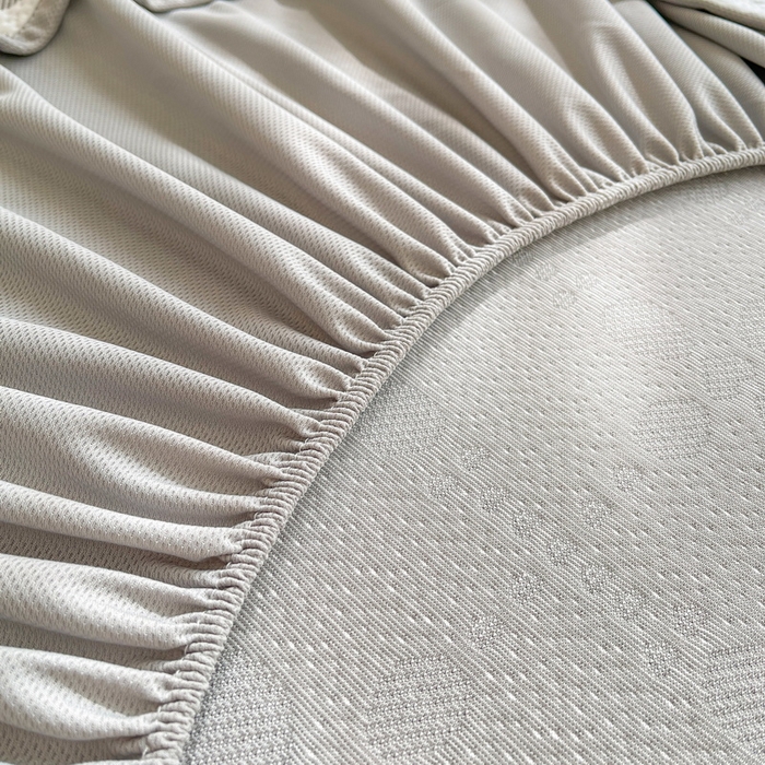 91家纺网 家纺一手货源 找家纺 LIFE.丽芙 2025春夏季新品A类针织提花冰凉豆豆凉感软席床笠三件套加厚冰丝凉席床罩单件（450克）-风格一 维塔-灰