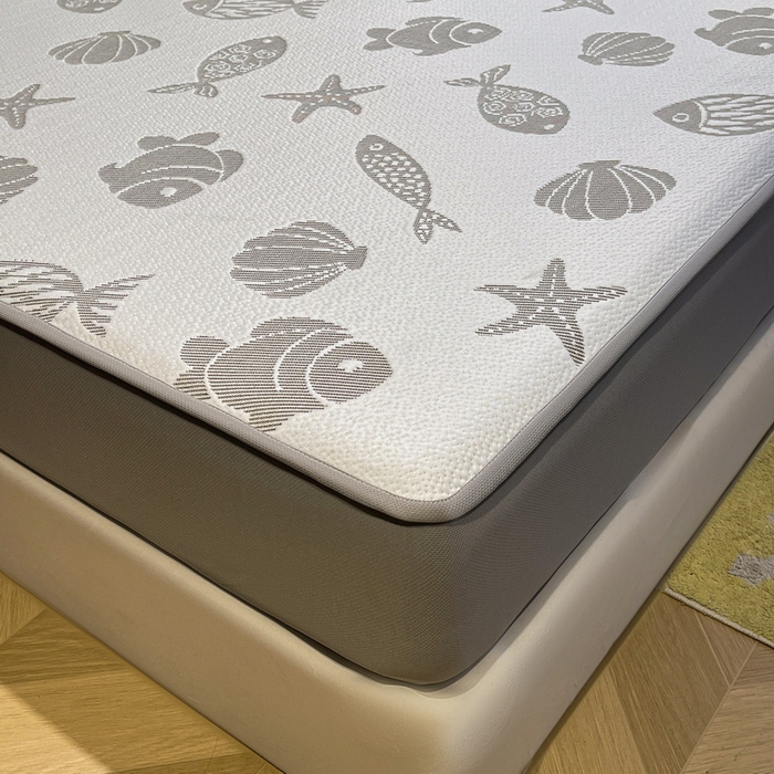 91家纺网 家纺一手货源 找家纺 LIFE.丽芙 2025春夏季新品A类针织提花冰凉豆豆凉感软席床笠三件套加厚冰丝凉席床罩单件（450克）-风格二 海底世界-灰