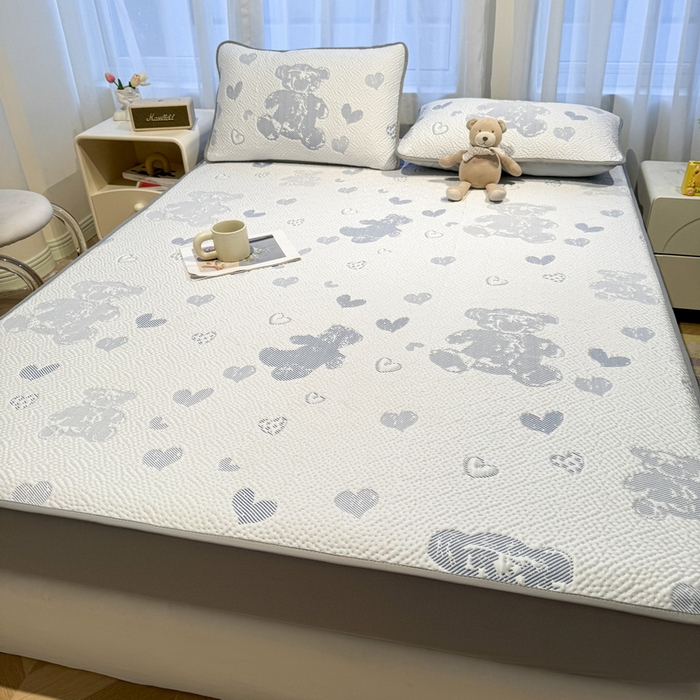 91家纺网 家纺一手货源 找家纺 LIFE.丽芙 2025春夏季新品A类针织提花冰凉豆豆凉感软席床笠三件套加厚冰丝凉席床罩单件（450克）-风格二 熊世界-海蓝