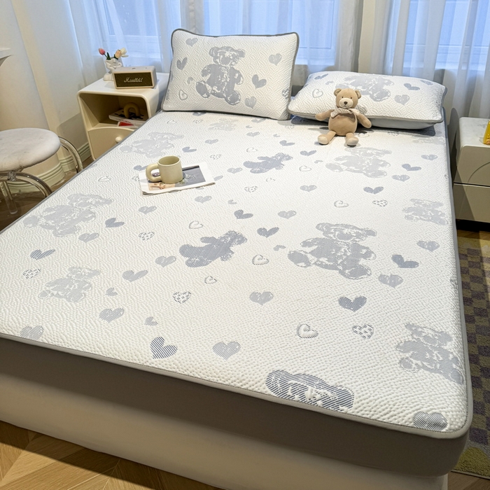 91家纺网 家纺一手货源 找家纺 LIFE.丽芙 2025春夏季新品A类针织提花冰凉豆豆凉感软席床笠三件套加厚冰丝凉席床罩单件（450克）-风格二 熊世界-海蓝