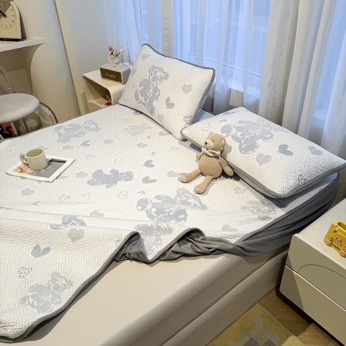 91家纺网 家纺一手货源 找家纺 LIFE.丽芙 2025春夏季新品A类针织提花冰凉豆豆凉感软席床笠三件套加厚冰丝凉席床罩单件（450克）-风格二 熊世界-海蓝