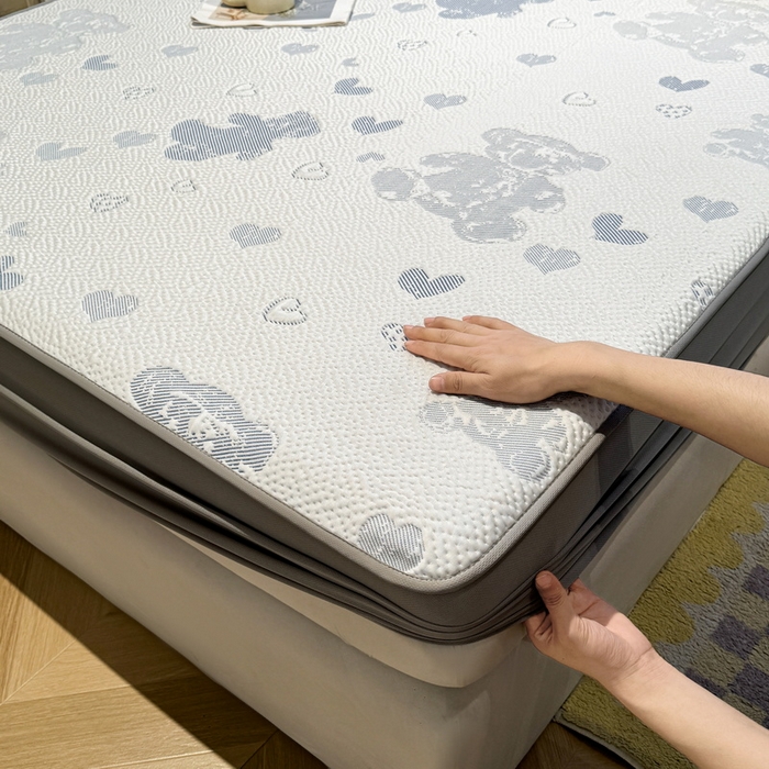 91家纺网 家纺一手货源 找家纺 LIFE.丽芙 2025春夏季新品A类针织提花冰凉豆豆凉感软席床笠三件套加厚冰丝凉席床罩单件（450克）-风格二 熊世界-海蓝