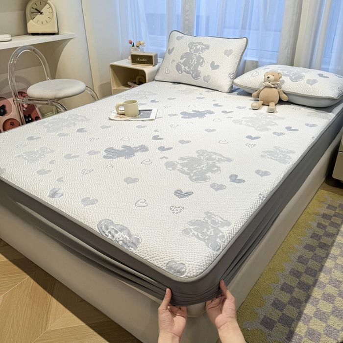 91家纺网 家纺一手货源 找家纺 LIFE.丽芙 2025春夏季新品A类针织提花冰凉豆豆凉感软席床笠三件套加厚冰丝凉席床罩单件（450克）-风格二 熊世界-海蓝