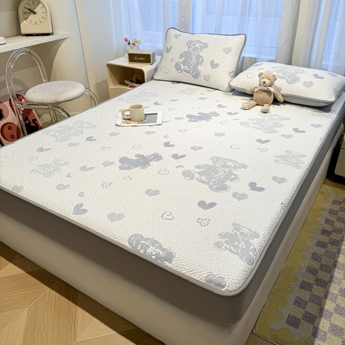 91家纺网 家纺一手货源 找家纺 LIFE.丽芙 2025春夏季新品A类针织提花冰凉豆豆凉感软席床笠三件套加厚冰丝凉席床罩单件（450克）-风格二 熊世界-海蓝