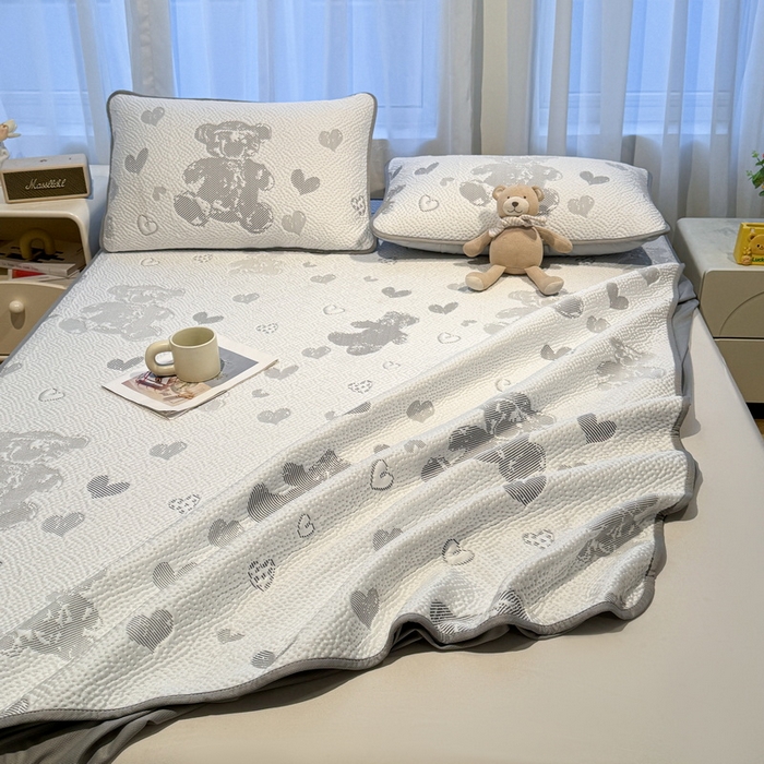 91家纺网 家纺一手货源 找家纺 LIFE.丽芙 2025春夏季新品A类针织提花冰凉豆豆凉感软席床笠三件套加厚冰丝凉席床罩单件（450克）-风格二 熊世界-灰