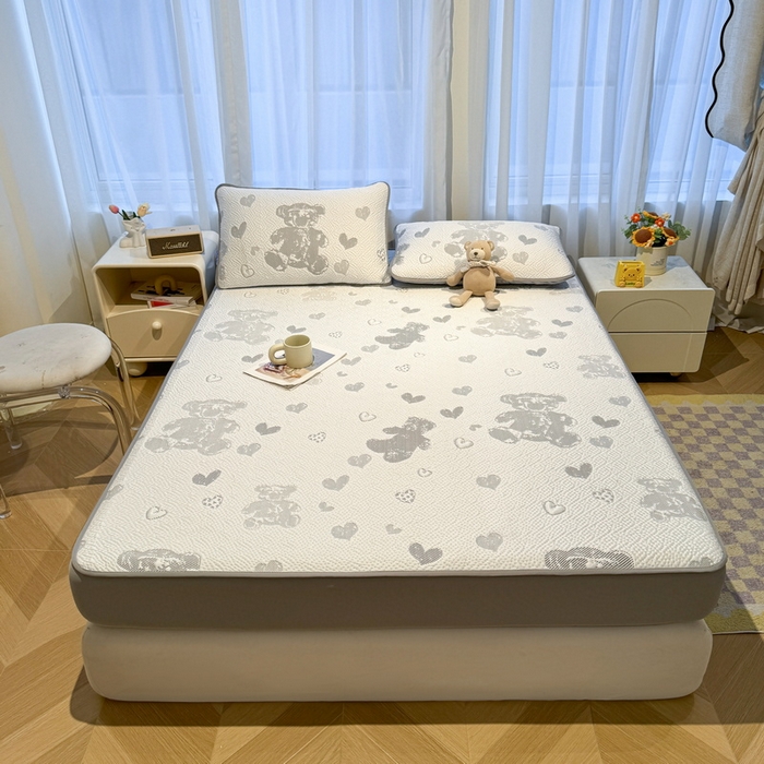 91家纺网 家纺一手货源 找家纺 LIFE.丽芙 2025春夏季新品A类针织提花冰凉豆豆凉感软席床笠三件套加厚冰丝凉席床罩单件（450克）-风格二 熊世界-灰