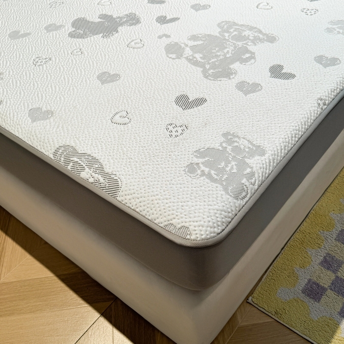 91家纺网 家纺一手货源 找家纺 LIFE.丽芙 2025春夏季新品A类针织提花冰凉豆豆凉感软席床笠三件套加厚冰丝凉席床罩单件（450克）-风格二 熊世界-灰