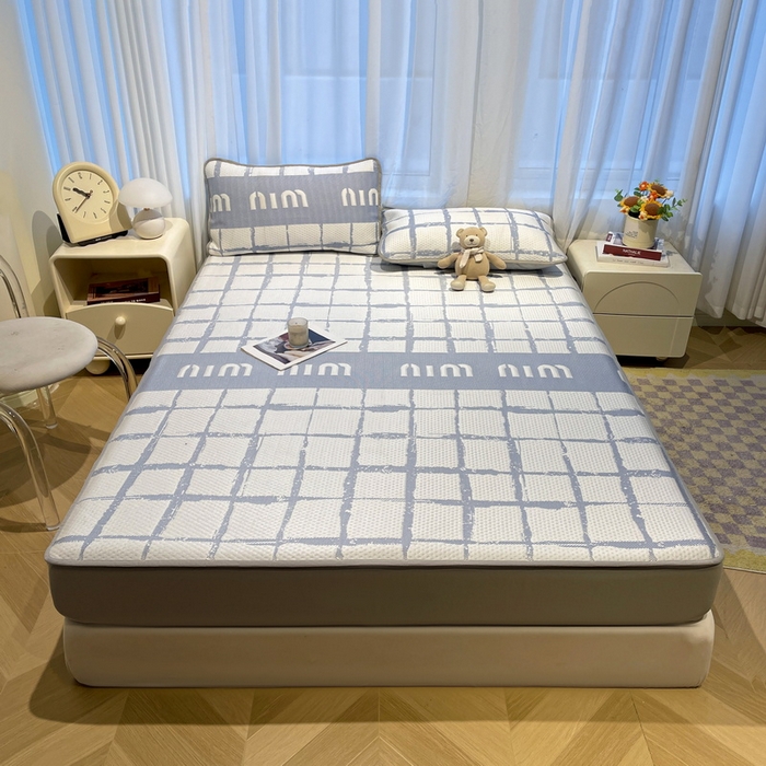 91家纺网 家纺一手货源 找家纺 LIFE.丽芙 2025春夏季新品A类针织提花冰凉豆豆凉感软席床笠三件套加厚冰丝凉席床罩单件（450克）-风格二 几何字母-海蓝