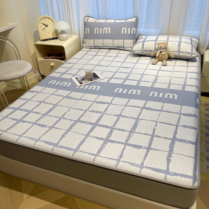 91家纺网 家纺一手货源 找家纺 LIFE.丽芙 2025春夏季新品A类针织提花冰凉豆豆凉感软席床笠三件套加厚冰丝凉席床罩单件（450克）-风格二 几何字母-海蓝