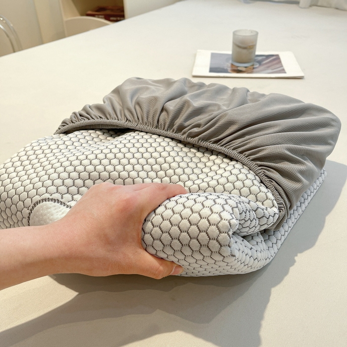 91家纺网 家纺一手货源 找家纺 LIFE.丽芙 2025春夏季新品A类针织提花冰凉豆豆凉感软席床笠三件套加厚冰丝凉席床罩单件（450克）-风格二 卡皮巴拉-灰