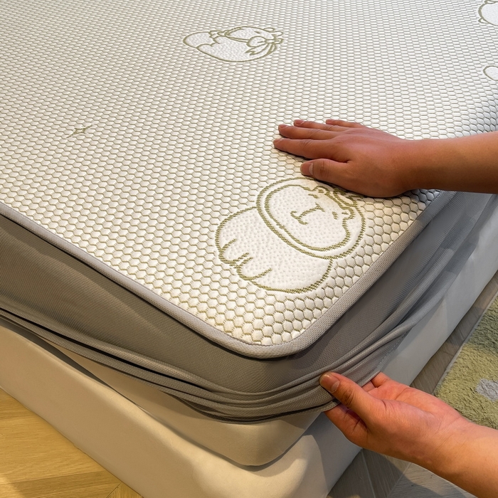 91家纺网 家纺一手货源 找家纺 LIFE.丽芙 2025春夏季新品A类针织提花冰凉豆豆凉感软席床笠三件套加厚冰丝凉席床罩单件（450克）-风格二 卡皮巴拉-绿