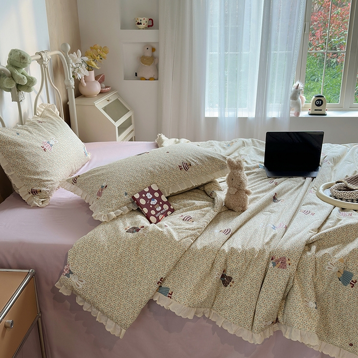 91家纺网 家纺一手货源 找家纺 绫韵家纺 2025新品夏季韩式浪漫小花边空调被夏被薄被子套件系列 百丽兔