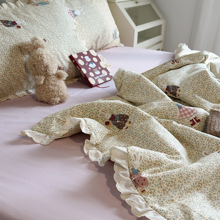 91家纺网 家纺一手货源 找家纺 绫韵家纺 2025新品夏季韩式浪漫小花边空调被夏被薄被子套件系列 百丽兔