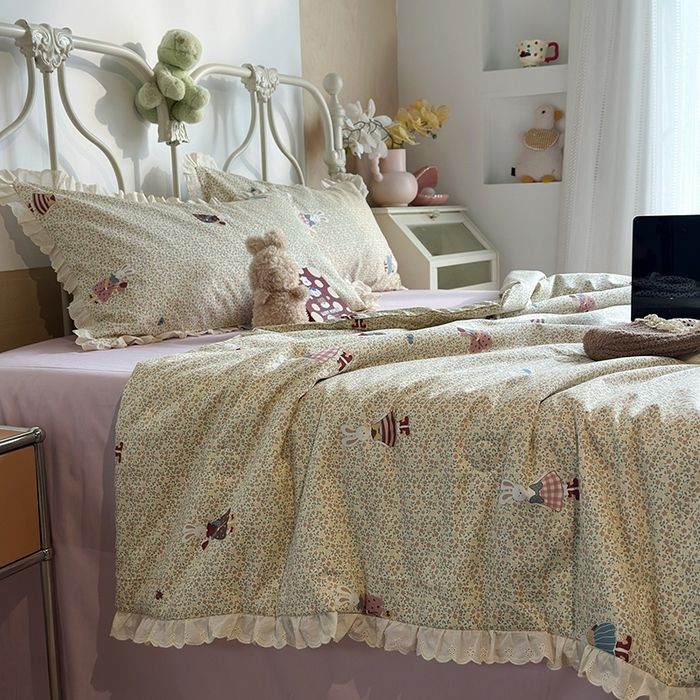 91家纺网 家纺一手货源 找家纺 绫韵家纺 2025新品夏季韩式浪漫小花边空调被夏被薄被子套件系列 百丽兔