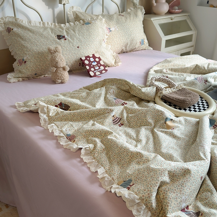 91家纺网 家纺一手货源 找家纺 绫韵家纺 2025新品夏季韩式浪漫小花边空调被夏被薄被子套件系列 百丽兔