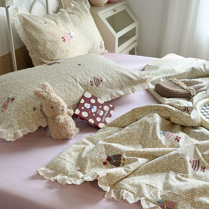 91家纺网 家纺一手货源 找家纺 绫韵家纺 2025新品夏季韩式浪漫小花边空调被夏被薄被子套件系列 百丽兔