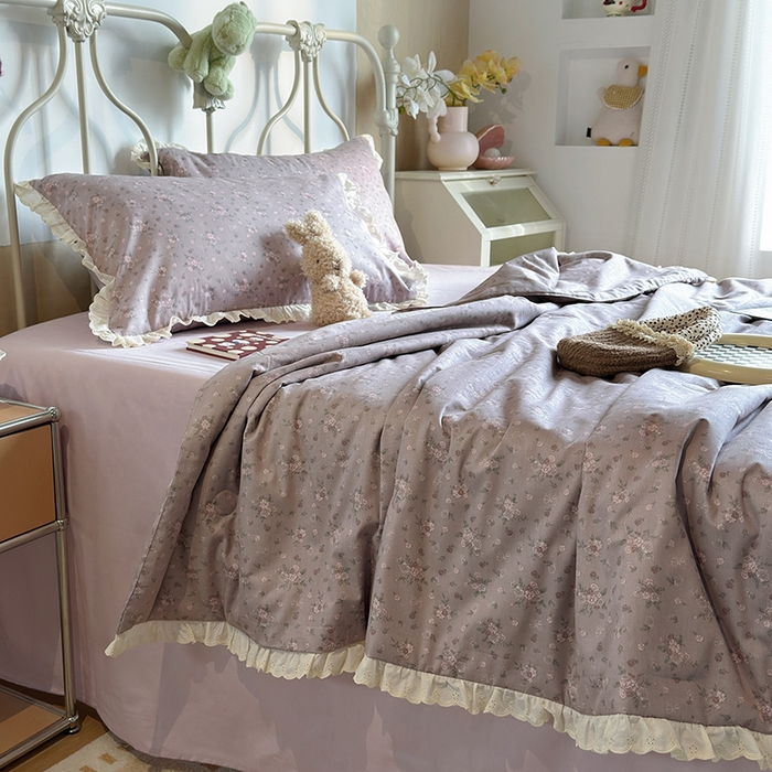 91家纺网 家纺一手货源 找家纺 绫韵家纺 2025新品夏季韩式浪漫小花边空调被夏被薄被子套件系列 紫洋兰