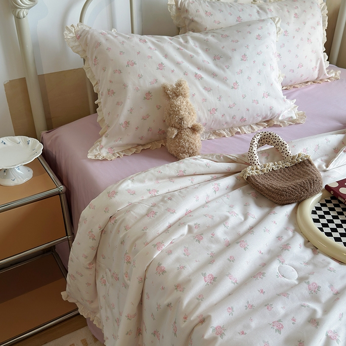 91家纺网 家纺一手货源 找家纺 绫韵家纺 2025新品夏季韩式浪漫小花边空调被夏被薄被子套件系列 艾米丽