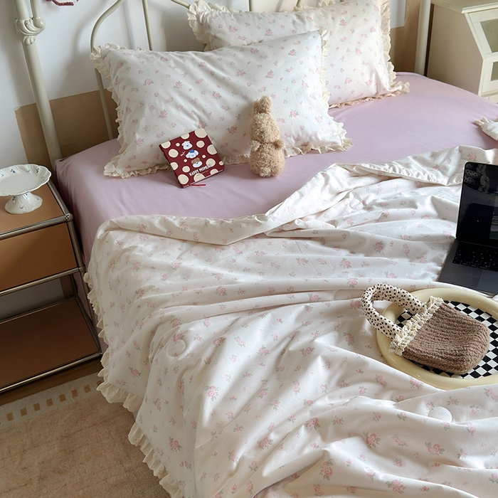 91家纺网 家纺一手货源 找家纺 绫韵家纺 2025新品夏季韩式浪漫小花边空调被夏被薄被子套件系列 艾米丽