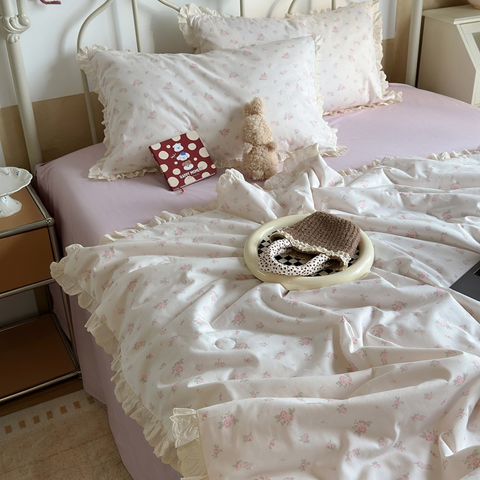 91家纺网 家纺一手货源 找家纺 绫韵家纺 2025新品夏季韩式浪漫小花边空调被夏被薄被子套件系列 艾米丽
