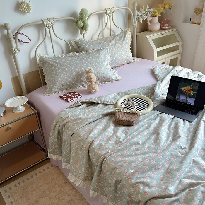 91家纺网 家纺一手货源 找家纺 绫韵家纺 2025新品夏季韩式浪漫小花边空调被夏被薄被子套件系列 黛蕊幽梦