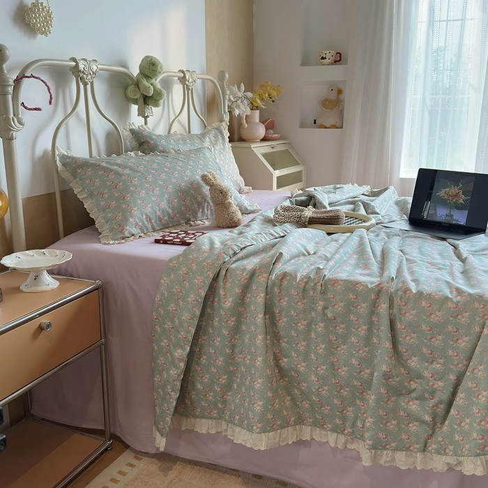 91家纺网 家纺一手货源 找家纺 绫韵家纺 2025新品夏季韩式浪漫小花边空调被夏被薄被子套件系列 黛蕊幽梦