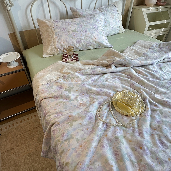 91家纺网 家纺一手货源 找家纺 绫韵家纺 2025夏季新品A类全棉纯棉双层纱法式大花边夏被空调被四件套 国色芳华-紫