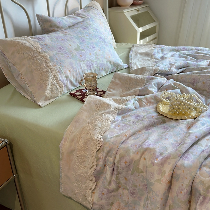 91家纺网 家纺一手货源 找家纺 绫韵家纺 2025夏季新品A类全棉纯棉双层纱法式大花边夏被空调被四件套 国色芳华-紫