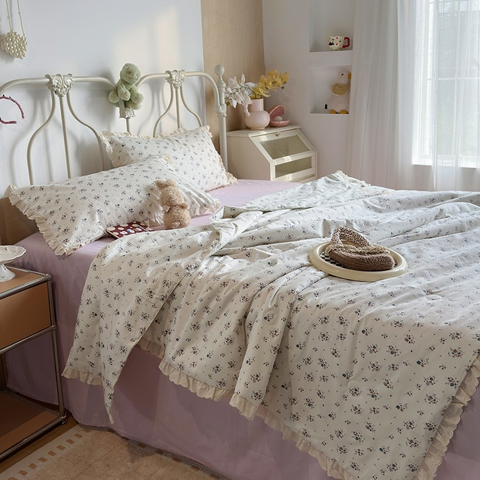 91家纺网 家纺一手货源 找家纺 绫韵家纺 2025新品夏季韩式浪漫小花边空调被夏被薄被子套件系列 蔓延