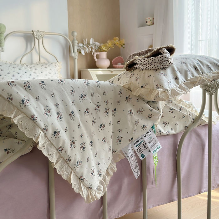 91家纺网 家纺一手货源 找家纺 绫韵家纺 2025新品夏季韩式浪漫小花边空调被夏被薄被子套件系列 蔓延