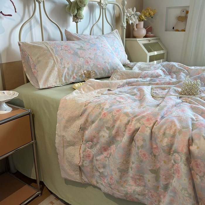 91家纺网 家纺一手货源 找家纺 绫韵家纺 2025夏季新品A类全棉纯棉双层纱法式大花边夏被空调被四件套 国色芳华-粉