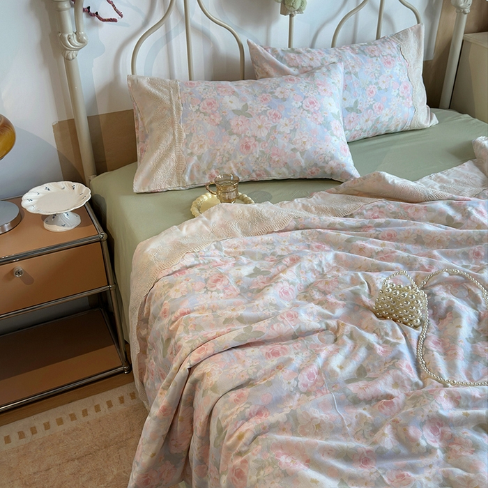 91家纺网 家纺一手货源 找家纺 绫韵家纺 2025夏季新品A类全棉纯棉双层纱法式大花边夏被空调被四件套 国色芳华-粉