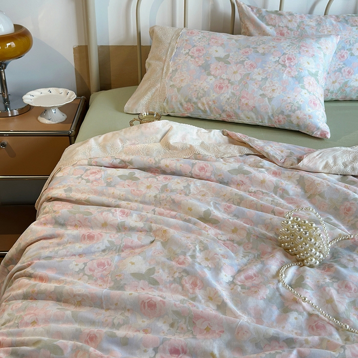 91家纺网 家纺一手货源 找家纺 绫韵家纺 2025夏季新品A类全棉纯棉双层纱法式大花边夏被空调被四件套 国色芳华-粉