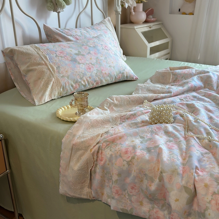 91家纺网 家纺一手货源 找家纺 绫韵家纺 2025夏季新品A类全棉纯棉双层纱法式大花边夏被空调被四件套 国色芳华-粉